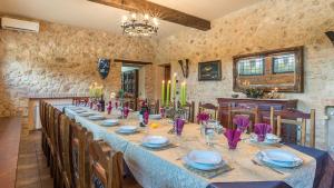 PODERE TORRICELLA 16, Emma Villas italokat is kínál