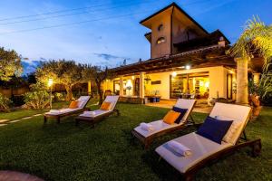 Ogród w obiekcie Villa Alba 12, Emma Villas