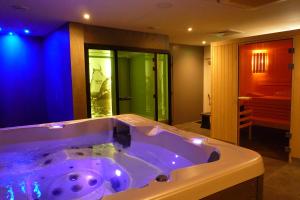 Koupelna v ubytování Hôtel Ginkgo - SPA Biloba