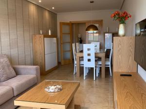 Kuchnia lub aneks kuchenny w obiekcie SANXENXO SUITES CON VISTAS Muy Bien Ubicado