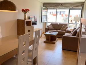 Część wypoczynkowa w obiekcie SANXENXO SUITES CON VISTAS Muy Bien Ubicado