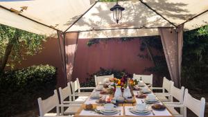a long table in a tent with food on it at VILLA SISSI 10&2, Emma Villas in Massa e Cozzile