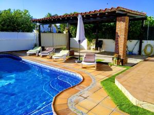 Der Swimmingpool an oder in der Nähe von Riumar "Josef", 490m to beach, private pool, On-Site-Service, dog beach