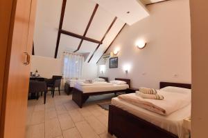 Postel nebo postele na pokoji v ubytování Apartments & Accommodation Stojic