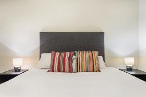 Ένα ή περισσότερα κρεβάτια σε δωμάτιο στο Docklands 2-Bed Near CBD & Marvel Stadium