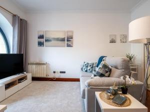 A television and/or entertainment centre at Recoleta Downtown Suite by Beauty Rentals