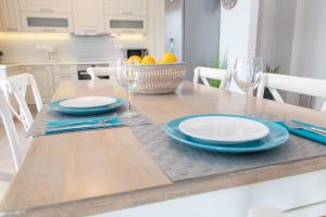 A kitchen or kitchenette at Beautiful house by the sea