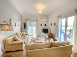 A seating area at Beautiful house by the sea