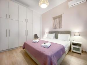 A bed or beds in a room at Beautiful house by the sea