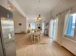 A kitchen or kitchenette at Beautiful house by the sea