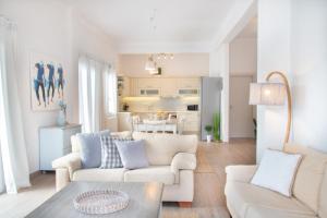 A kitchen or kitchenette at Beautiful house by the sea