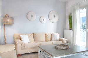 A seating area at Beautiful house by the sea