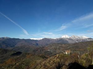 a view of a mountain range with snow covered mountains at Casa Emanuela 1 in Baiardo