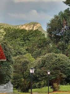 two street lights in front of a mountain at Chalé Veredas e Buritis in Pirenópolis