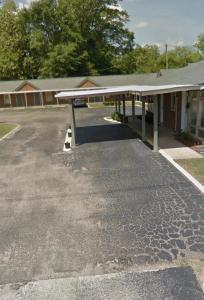 an empty parking lot in front of a building at Budget Inn in Monroeville