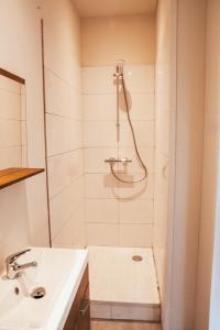 a bathroom with a shower and a sink at BenB de Buutnboer in Rouveen