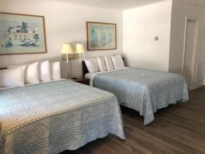 Ein Bett oder Betten in einem Zimmer der Unterkunft Swell Motel