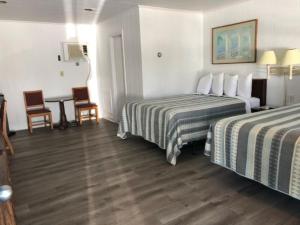 Ein Bett oder Betten in einem Zimmer der Unterkunft Swell Motel