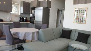 Kuchyň nebo kuchyňský kout v ubytování Villa Wind Apartments