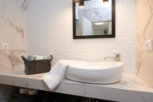 Koupelna v ubytování New 4* apartman Zoa in Trogir