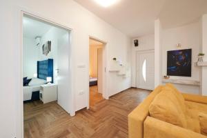 TV a/nebo společenská místnost v ubytování New 4* apartman Zoa in Trogir