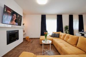 TV a/nebo společenská místnost v ubytování New 4* apartman Zoa in Trogir