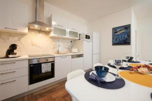Kuchyň nebo kuchyňský kout v ubytování New 4* apartman Zoa in Trogir