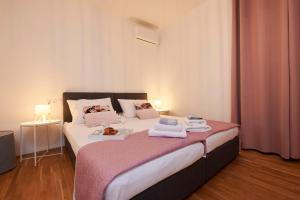 Postel nebo postele na pokoji v ubytování New 4* apartman Zoa in Trogir