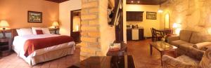 เตียงในห้องที่ Hotel Marina Copan