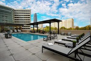 Πισίνα στο ή κοντά στο Staybridge Suites - Houston - Galleria Area by IHG