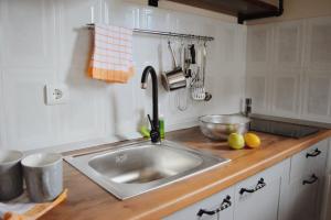 Kuchyň nebo kuchyňský kout v ubytování Apartment Tarski konaci