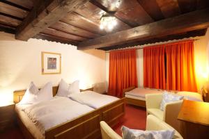 Кровать или кровати в номере Ski- und Wander Appartements Schiffer