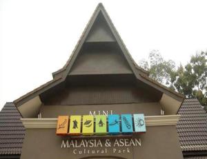 a building with a sign for a cultural park at Sun Inns Hotel Ayer Keroh in Ayer Keroh