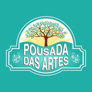 蒙加瓜的住宿－Pousada das Artes 1，带有普卡迪亚艺术词的树的标志