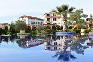 The swimming pool at or close to Cascadas Ravda - Gorgeous 2 bedrooms family apartment