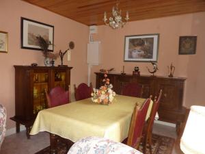 Gîte Huisseau-sur-Cosson, 3 pièces, 4 personnes - FR-1-491-212餐廳或用餐的地方