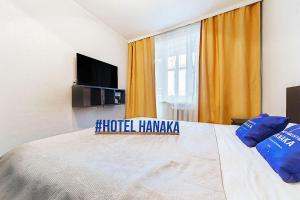 En TV eller et underholdningssystem på Apartment Hanaka Zeleniy 83