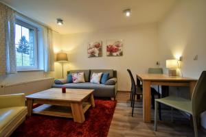 Posezení v ubytování Apartment Dalibor II with private entrance and private garage