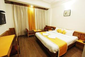 Letto o letti in una camera di Hotel Snow View Manali