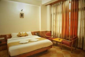 Postel nebo postele na pokoji v ubytování Hotel Snow View Manali + 18 fotografií