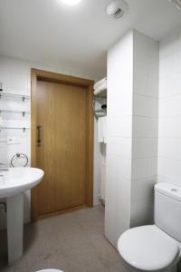 a bathroom with a toilet and a sink at Apartamento Labegain 6 in Sestao