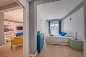 Posteľ alebo postele v izbe v ubytovaní Malaga city apartment