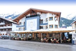 Nespecifikovaný výhled na hory nebo výhled na hory při pohledu z hotelu
