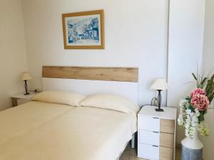Postel nebo postele na pokoji v ubytování EDIFICIO PEÑON DE IFACH