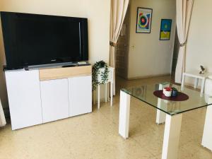 TV a/nebo společenská místnost v ubytování EDIFICIO PEÑON DE IFACH