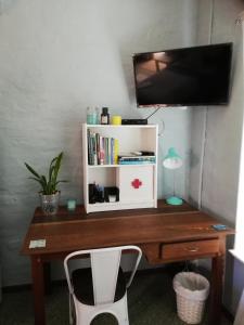 a wooden desk with a tv on top of it at Voni's Cottage in Vredendal