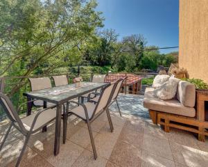 A balcony or terrace at Apartments Pelle