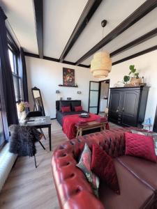 a living room with a couch and a bed at B&B Diepzicht in Dokkum