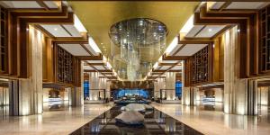 El vestíbulo o zona de recepción de Crowne Plaza Huangshan Yucheng, an IHG Hotel