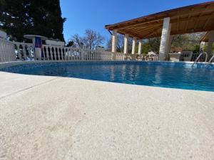Bazén v ubytování Mobile Homes Vila Punta nebo v jeho okolí